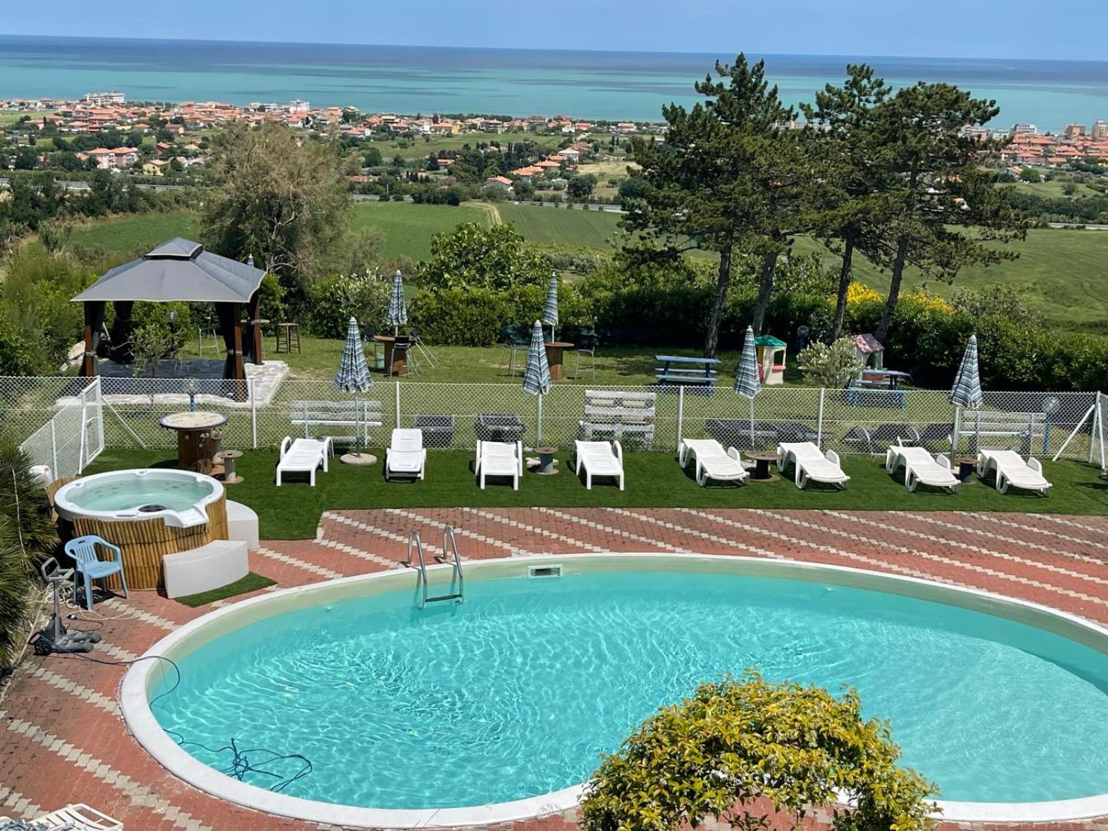 B&B Villa Alma San Costanzo ภายนอก รูปภาพ
