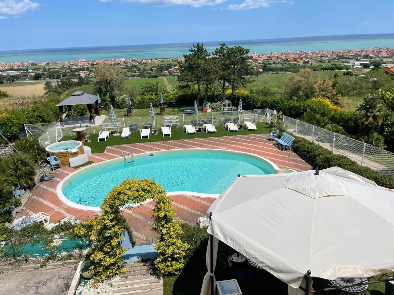 B&B Villa Alma San Costanzo ภายนอก รูปภาพ